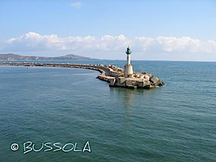 B�ne - entr�e du port